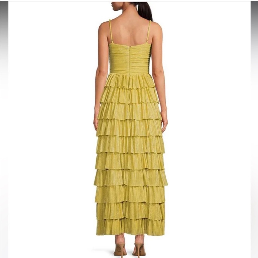 NWT Gianni Bini Grace Metallic Plisse
Sweetheart Neck Cut-Out Tiered Dress - Picture 5 of 9